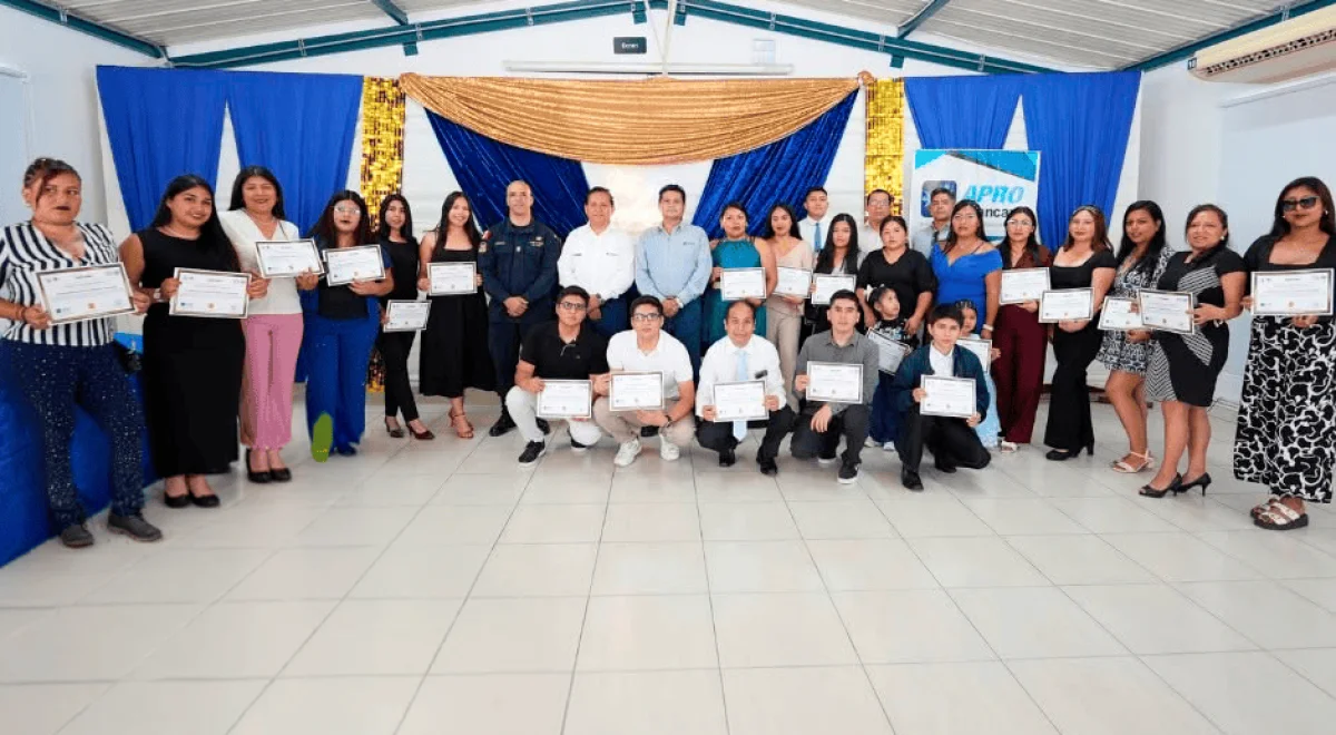 Chancay prepara talento para la actividad portuaria: 40 vecinos culminan diplomado en logística