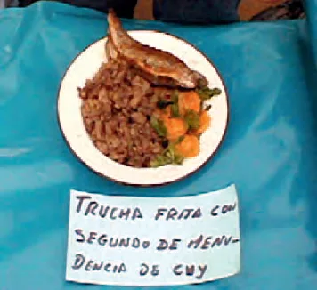 Cuy cocinado en fogón con yuca