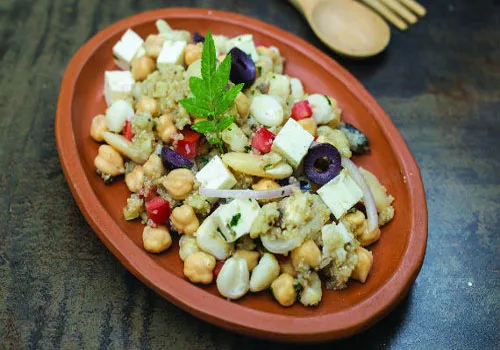 Ensalada andina mixta con anchoveta